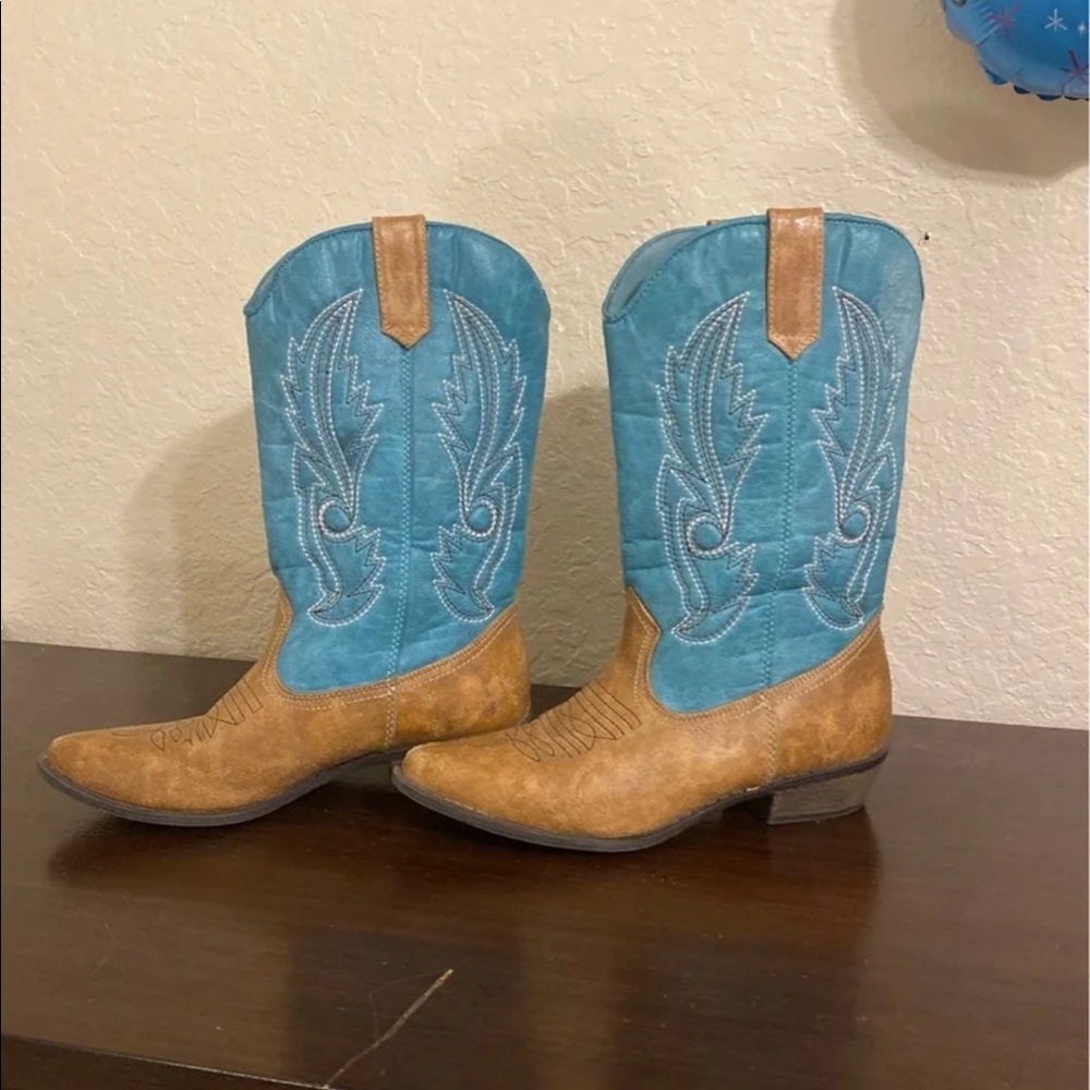 SOLD* Coconuts By Matisse Women’s Guacho Boots